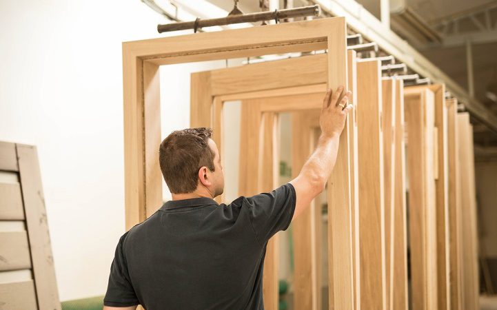 Praca dla fachowca do montażu drzwi, okien, mebli drewnianych i nie tylko