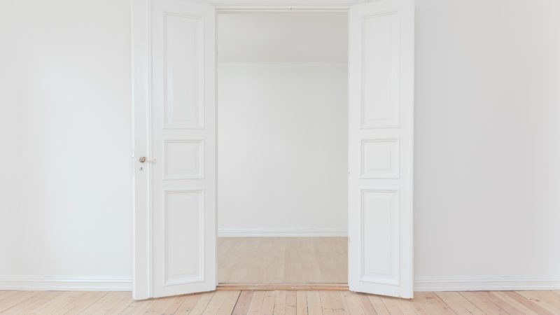 Białe drzwi wewnętrzne – ponadczasowa elegancja